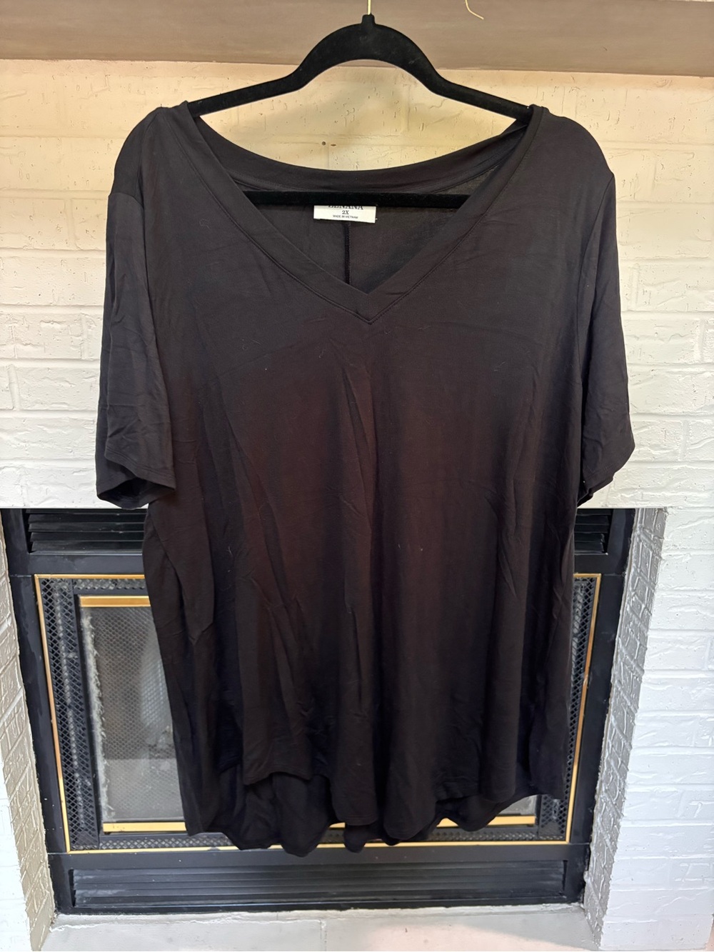Zenana Outfitters Black V-Neck Short Sleeve Draped Tee